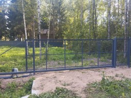 Откатные ворота из 3Д сетки механические на ж/б